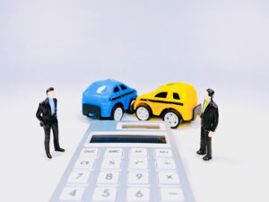 単一の交通事故で、同じく訴えられた人の裁判への補助参加は許容される