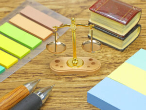 受傷部位以外での廃用症候群と事故の因果関係を認めた裁判例